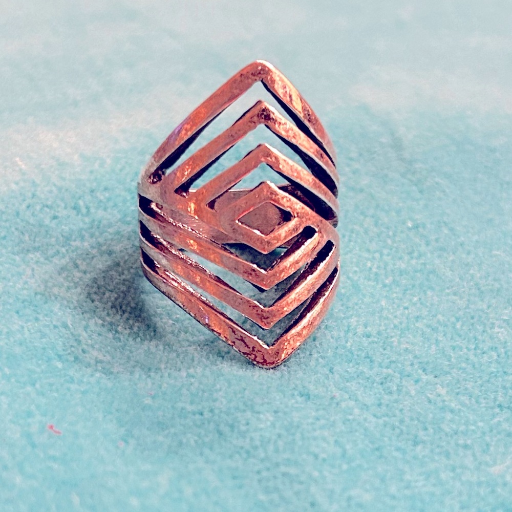 3 /$21⚡️Silver Chevron Pattern Ring - Size 8 - Picture 2 of 4